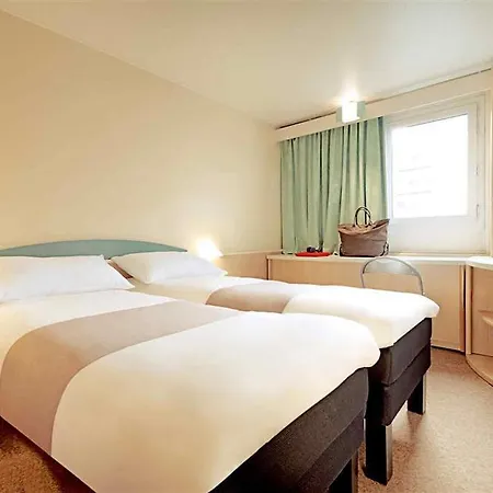 Ibis Lyon D'abeau Отель