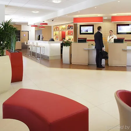 Ibis Lyon D'abeau Л'Иль-д'Або